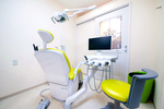 SUZU DENTAL CLINIC 横浜市都筑区 半個室の診療室。プライバシーがしっかり守られている