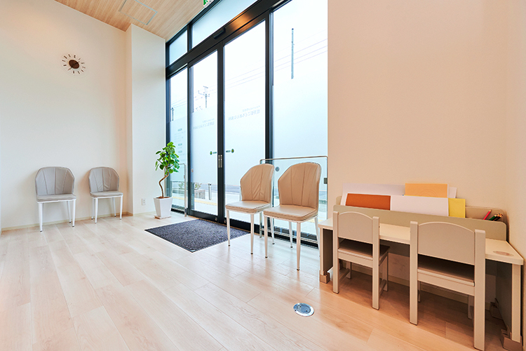 minanoba相模原 塩野目こどもおとな歯科 相模原市南区 自然光が差し込み明るい院内
