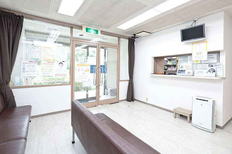 川村内科クリニック 品川区 受付ではスタッフが丁寧に対応してくれる