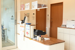 川口クリニック 生駒市 受付スタッフが笑顔で迎えてくれる
