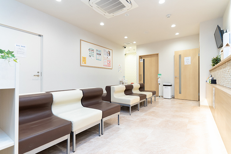 ひまわり歯科 相模原市中央区 明るくゆったりとした待合室