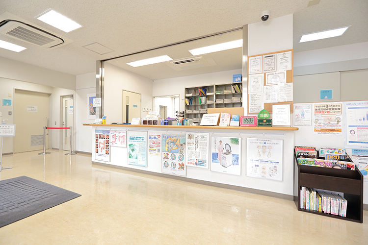 かまとり武田肛門科 千葉市緑区 受付。スタッフが丁寧に対応してくれる