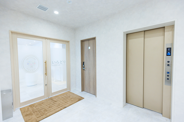 いろどり形成外科・皮膚科 横浜市港北区 白を基調とした洗練された院内