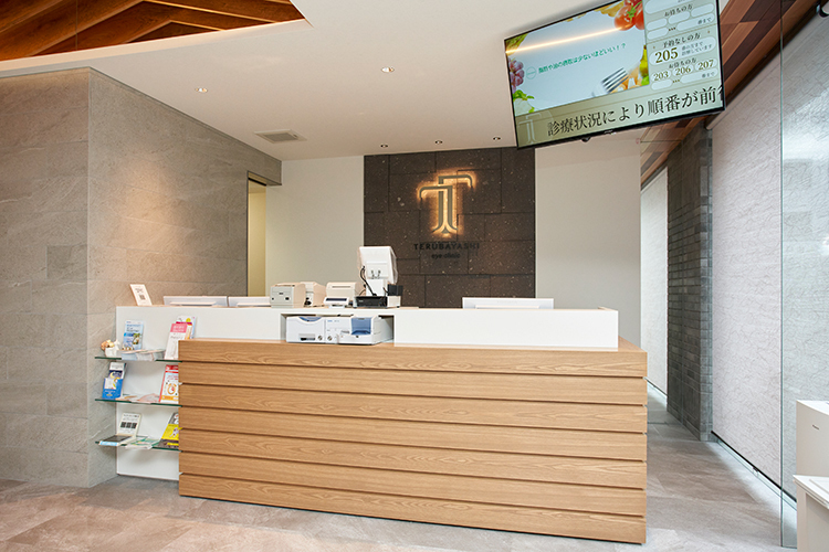 てるばやし眼科 枚方市 落ち着いたモダンな雰囲気の院内