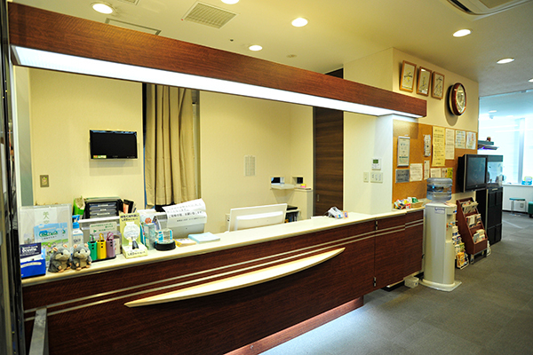 かつた眼科クリニック 尼崎市 待合室には、リラックスできるよう水槽が置かれている