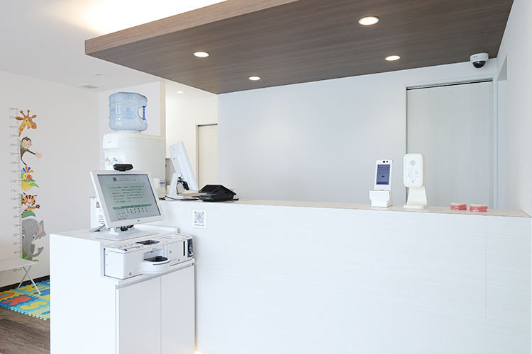 ヒロデンタルクリニック 藤井寺市 白を基調にしたきれいな院内