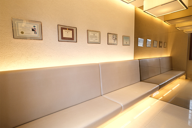 とのつか齒科 大田区 清潔感のある、リラックスできる待合室