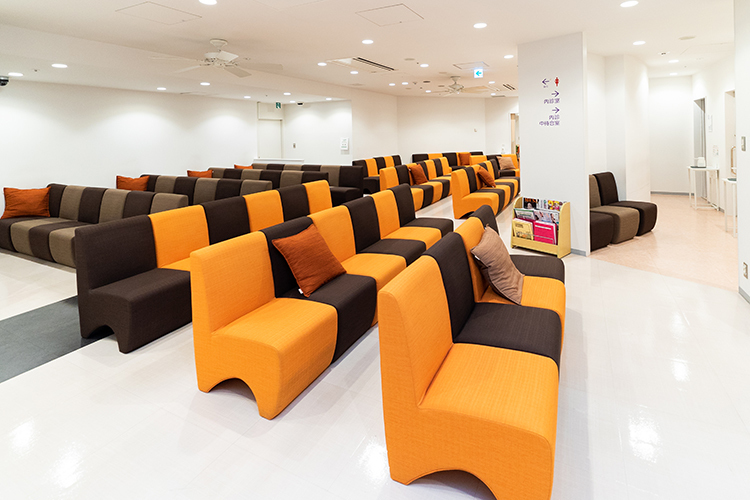 Shinjuku ART Clinic 新宿区 広々とした待合室
