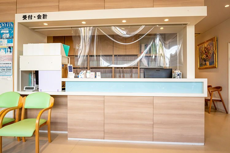 近藤内科クリニック 広島市安佐南区 清潔感のあるすっきりとした受付