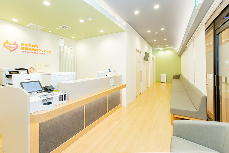 おかだ内科・循環器内科クリニック 高槻市 院内はバリアフリー設計で親子や車いすでの通院にも便利