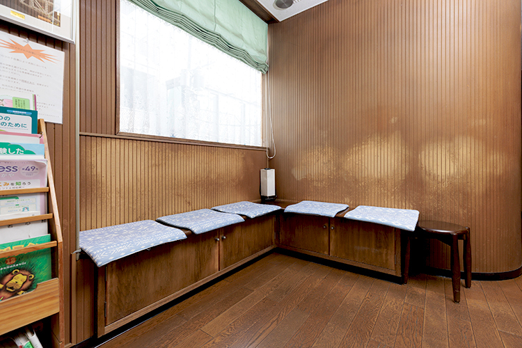 烏山たむらメンタルクリニック 世田谷区 明るい日差しが入り込む温かな雰囲気の院内