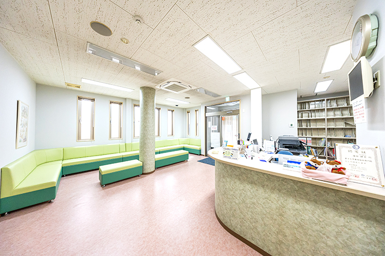 かいだ耳鼻咽喉科 名古屋市西区 温かい雰囲気の待合室