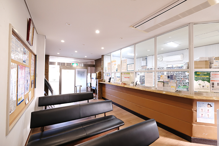 澤外科 三田市 診察室やエックス線検査室、薬局があり院内処方が可能