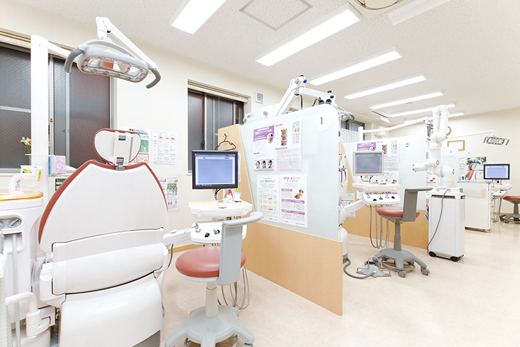 いしはた歯科クリニック 久喜市 感染症対策も施された広々とした診察室