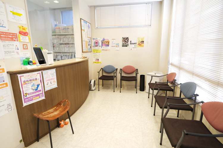内原歯科 津市 受付ではスタッフが優しく対応してくれる