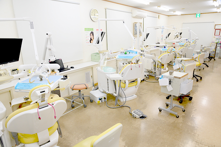 佐々木歯科・口腔顎顔面ケアクリニック 館山市 全スタッフがチーム一丸となって診療にあたる