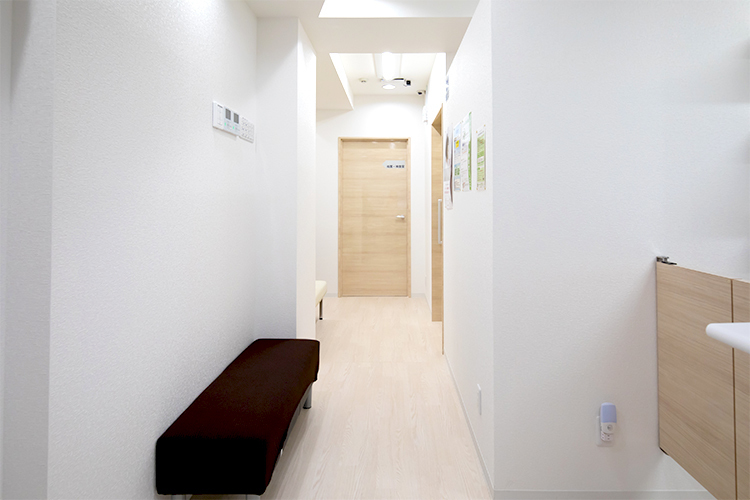 渋谷駅前メディカルクリニック 渋谷区 患者が快適に過ごせるよう、さまざまな工夫がなされている