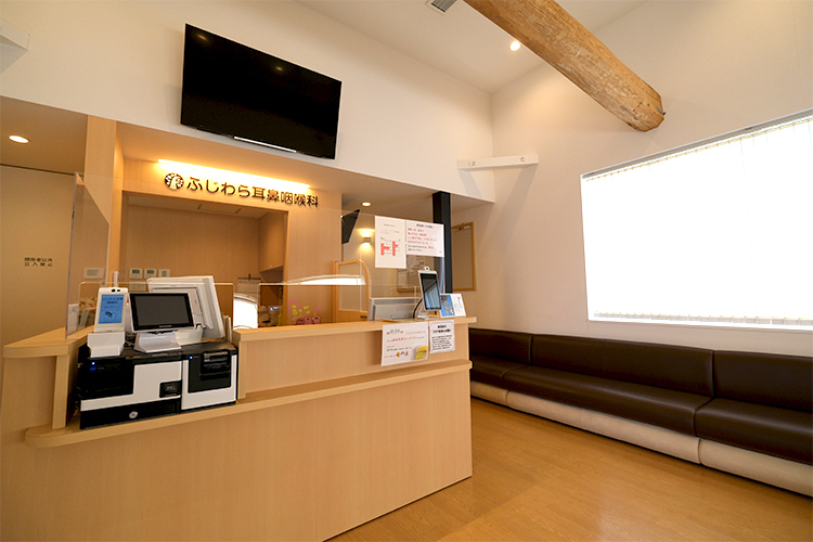 ふじわら耳鼻咽喉科 富田林市 頼れるスタッフが明るく出迎える