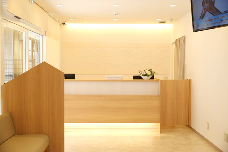 ひらたクリニック 羽曳野市 木目を基調とした温かな雰囲気の漂う院内