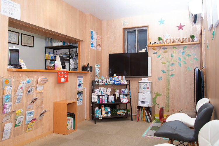 みやき藤井歯科クリニック 三養基郡みやき町 優しい光が差し込み、明るく清潔感のある院内