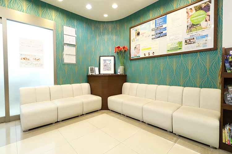 川上歯科パンジョ診療所 堺市南区 清潔感あふれる白を基調とした院内デザイン