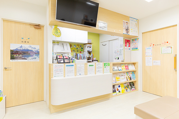 梶山小児科・アレルギー科 神戸市灘区 スタッフが温かく迎える