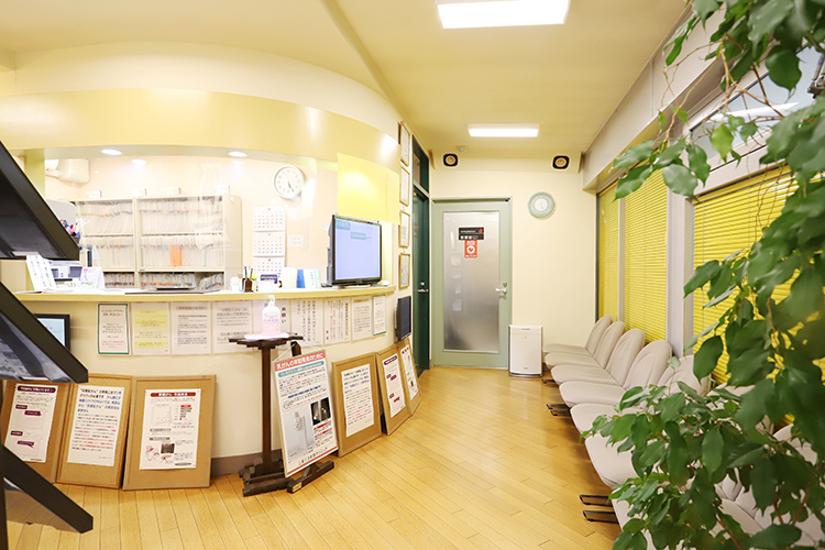 こまくさ女性クリニック 横浜市泉区 明るい笑顔のスタッフが迎える