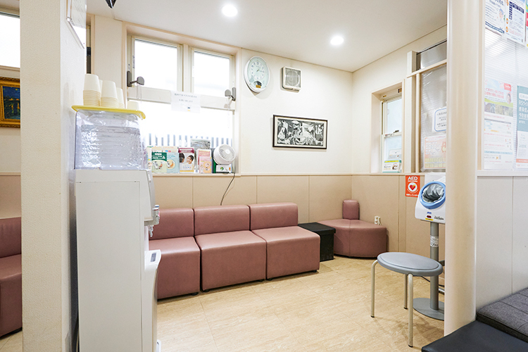 こじま内科 杉並区 落ち着いた雰囲気で居心地の良い待合室