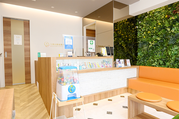 大岡山駅前歯科・矯正歯科 大田区 院長の熱心な姿勢に共感するスタッフが迎えてくれる