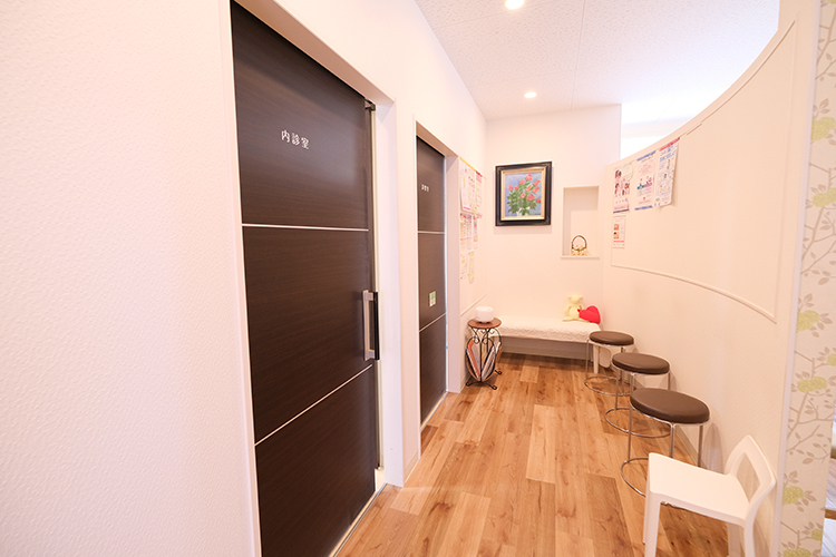 あやこレディースクリニック 大阪市東成区 温かい雰囲気の院内。地域に寄り添う治療を提供