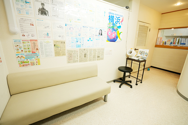 黄河歯科医院 横浜市瀬谷区 歯のケアや健康づくりに役立つ医療情報を貼り出している