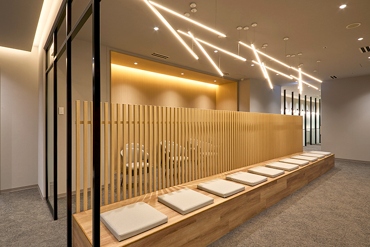 TOKUNAKAクリニック表参道本院 港区 洗練された雰囲気が印象的な受付