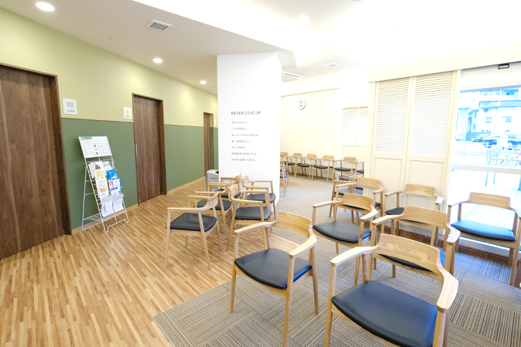 あきらめない頭痛クリニック 福岡市博多区 リラックスして過ごせる色合いの院内