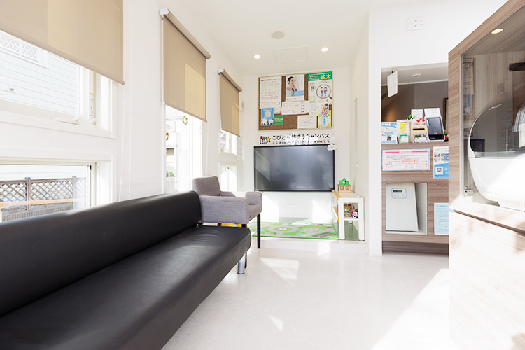 大和田おか歯科医院 さいたま市見沼区 子ども連れでも来院しやすいようキッズスペースを設置
