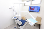 むつデンタルクリニック 大府市 院内滅菌はもちろん、チェアの座り心地にもこだわった診察室