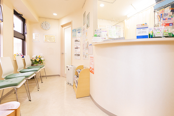 谷口歯科 新宿区 明るく清潔感のある待合室