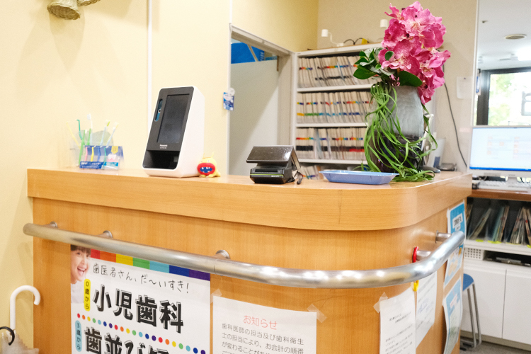 フクハラ歯科・小児矯正歯科 小児歯科ランド 吹田市 院内のあちこちで恐竜のイラストが楽しく出迎え