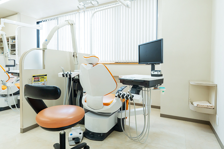 内田歯科医院 岡崎市 頼れるスタッフが治療にあたってくれる