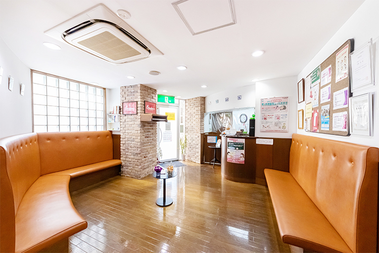 近藤クリニック 杉並区 広々とした待合スペース