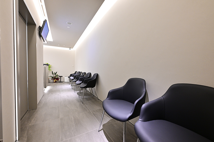 白金麻布メディカル内科・内視鏡クリニック 港区 シックで落ち着いた雰囲気の院内