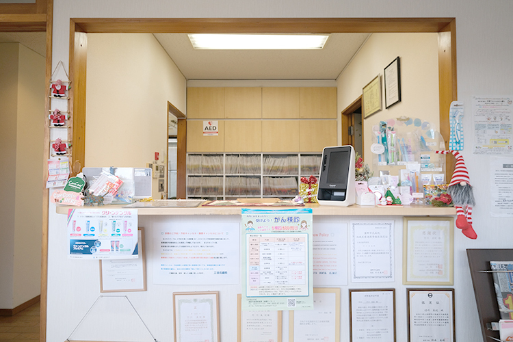 三谷北歯科 蒲郡市 明るい院内。季節に合わせて装飾を変えている