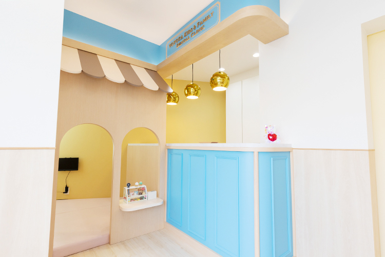 TOYOTA Kids＆Family Dental Clinic豊中岡町院 豊中市 可愛い雰囲気の院内。子どもが楽しく過ごせる空間になっている