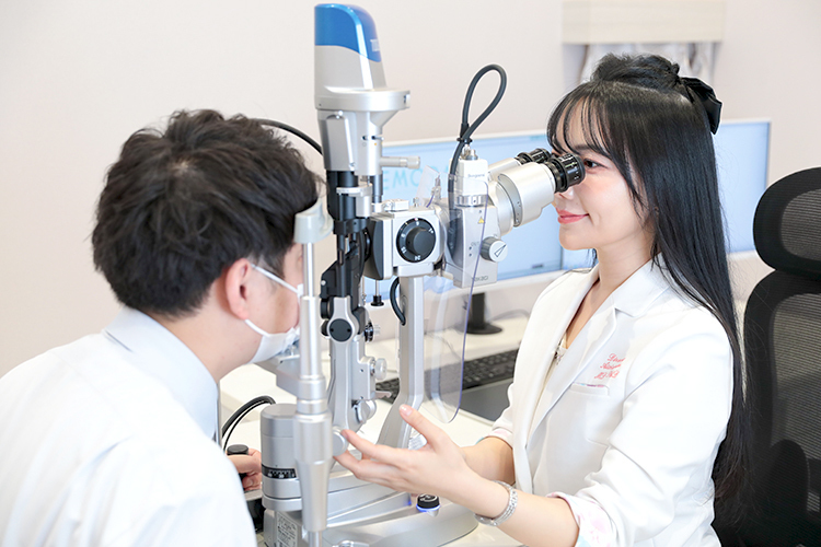 愛新覚羅クリニック 中央区 患者とのコミュニケーションを大切にし、診療にあたる