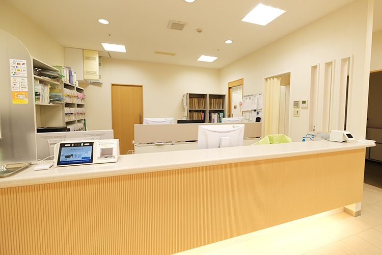 ささきクリニック 尼崎市 優しいスタッフが明るく出迎えてくれる