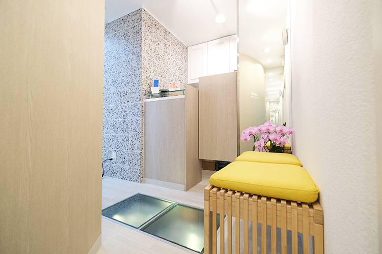 下北沢チャームデンタルクリニック 世田谷区 患者一人ひとりに時間をかけて丁寧に診察を行う