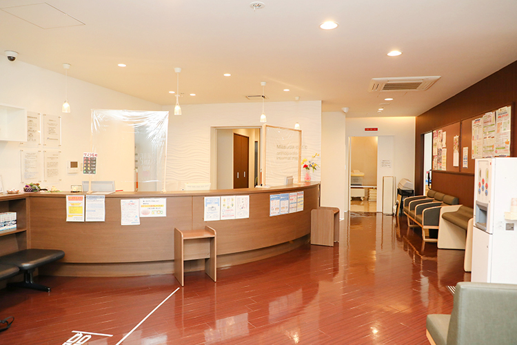 増田内科整形外科医院 福岡市東区 広々としたクリニック。受付スタッフの対応も丁寧