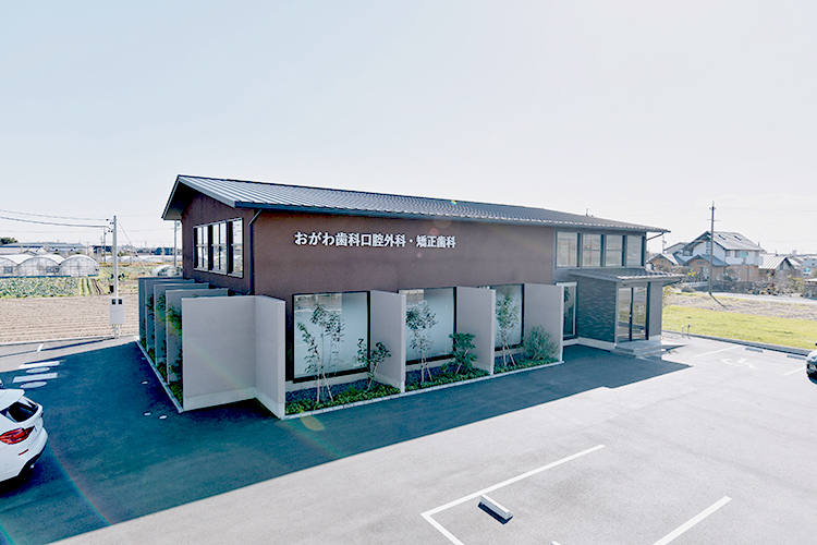 おがわ歯科口腔外科・矯正歯科 豊川市 駐車場、院内ともに広く快適に通院ができる