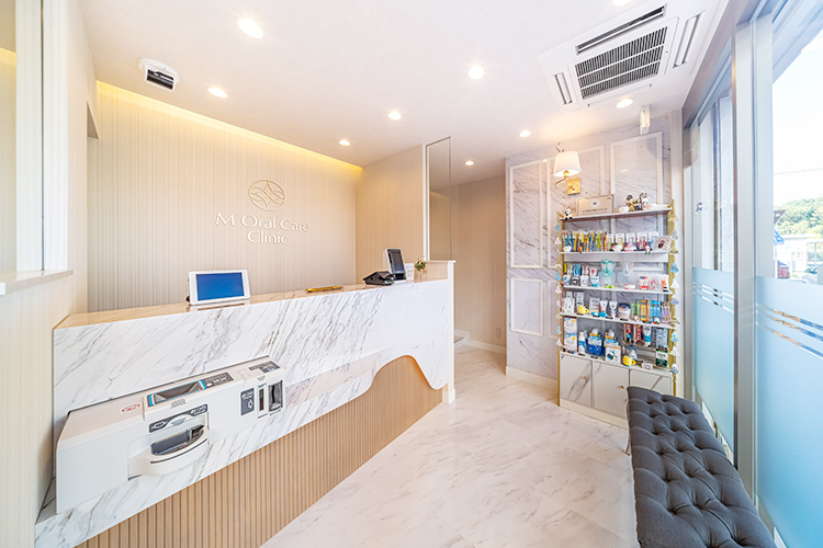 Ｍオーラルケアクリニック 横浜市都筑区 リラックスして過ごすことができる上品な雰囲気の院内