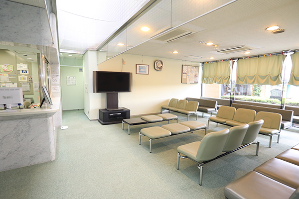 村上医院耳鼻咽喉科 各務原市 広い待合室
