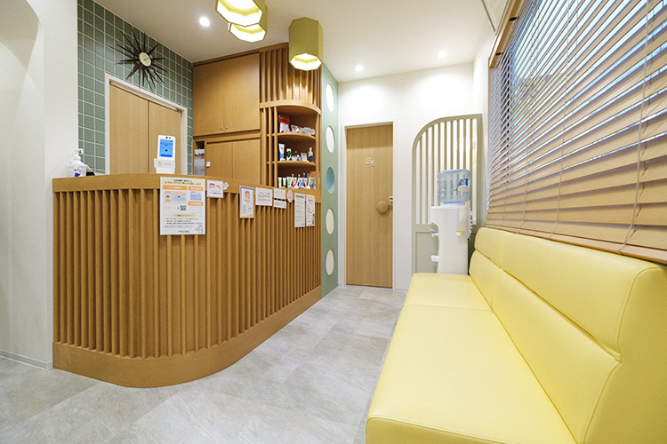 石井こどもの歯科 横浜市磯子区 やわらかい色味を使用した院内